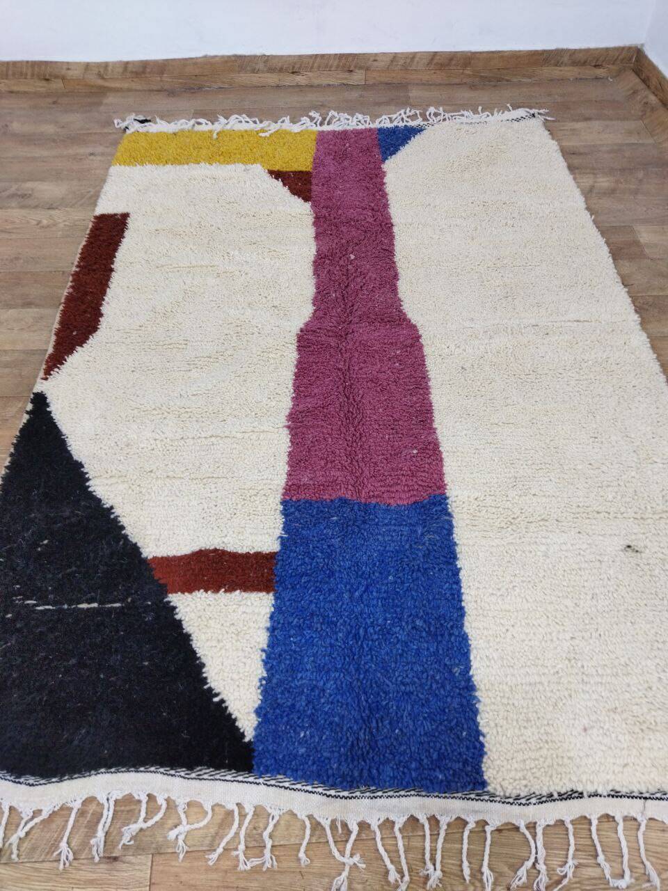 Handcrafted moroccan berber rug 224 x 154 cm