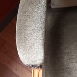Fauteuil voltaire et un repose pieds