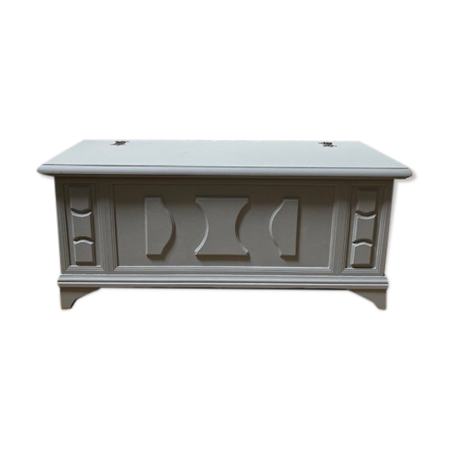 Light grey wood chest