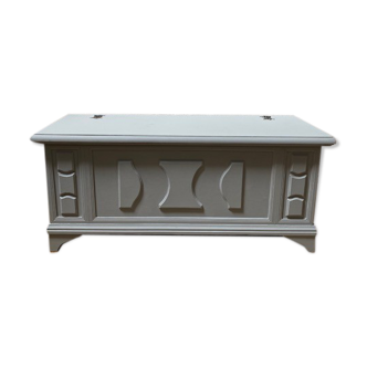 Light grey wood chest