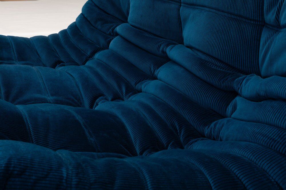 Canapé trois places Togo en tissu bleu foncé par Michel Ducaroy pour Ligne Roset