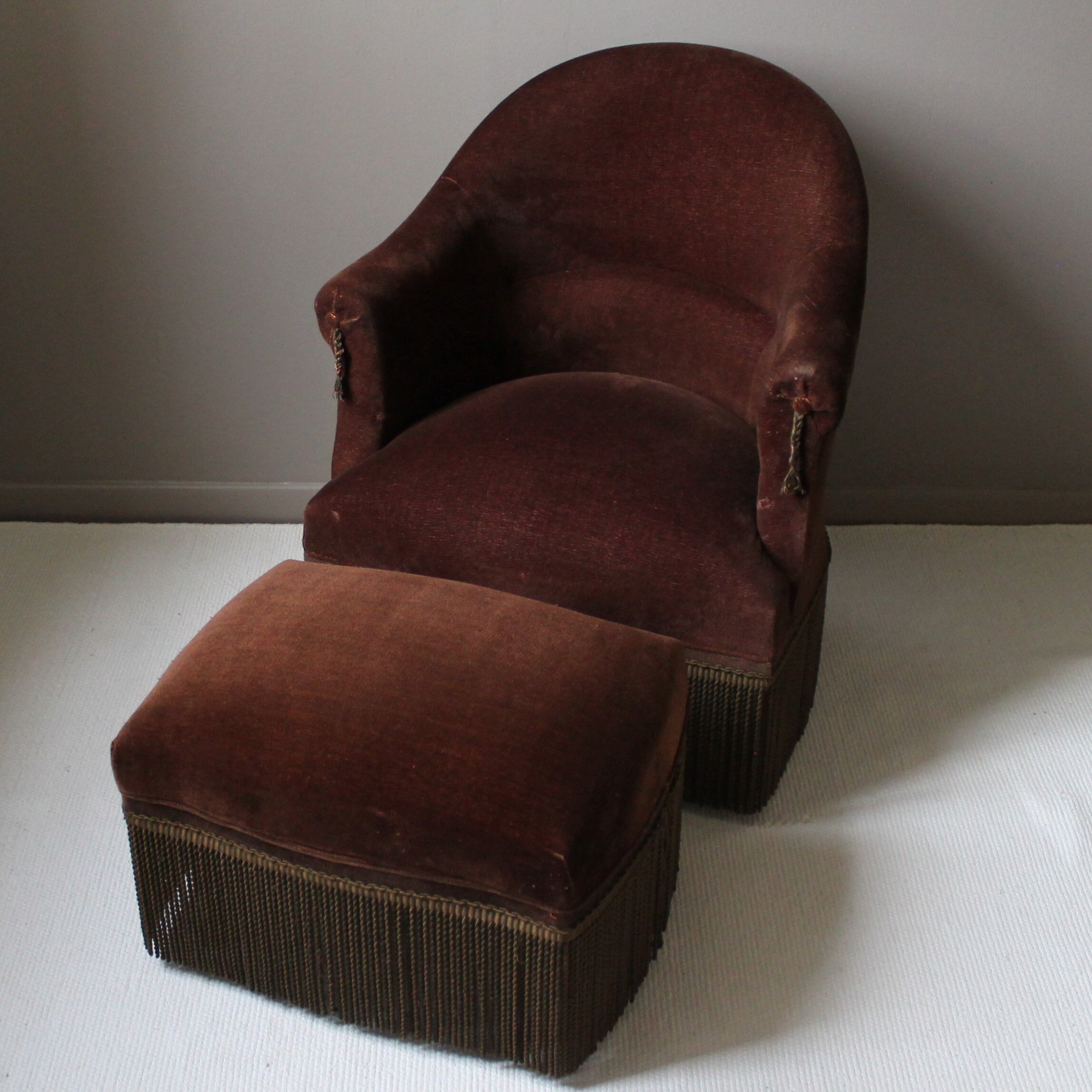 Fauteuil crapaud  & ottoman vintage velours brun profond