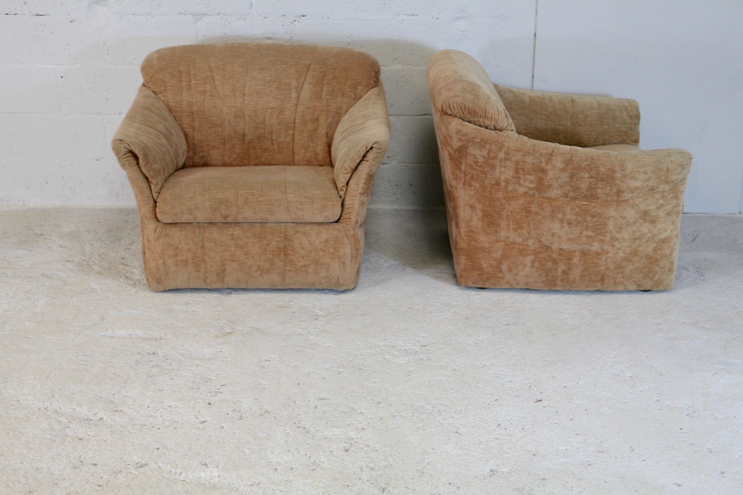 Pair of velvet armchairs "caramel blond" France, circa 1960