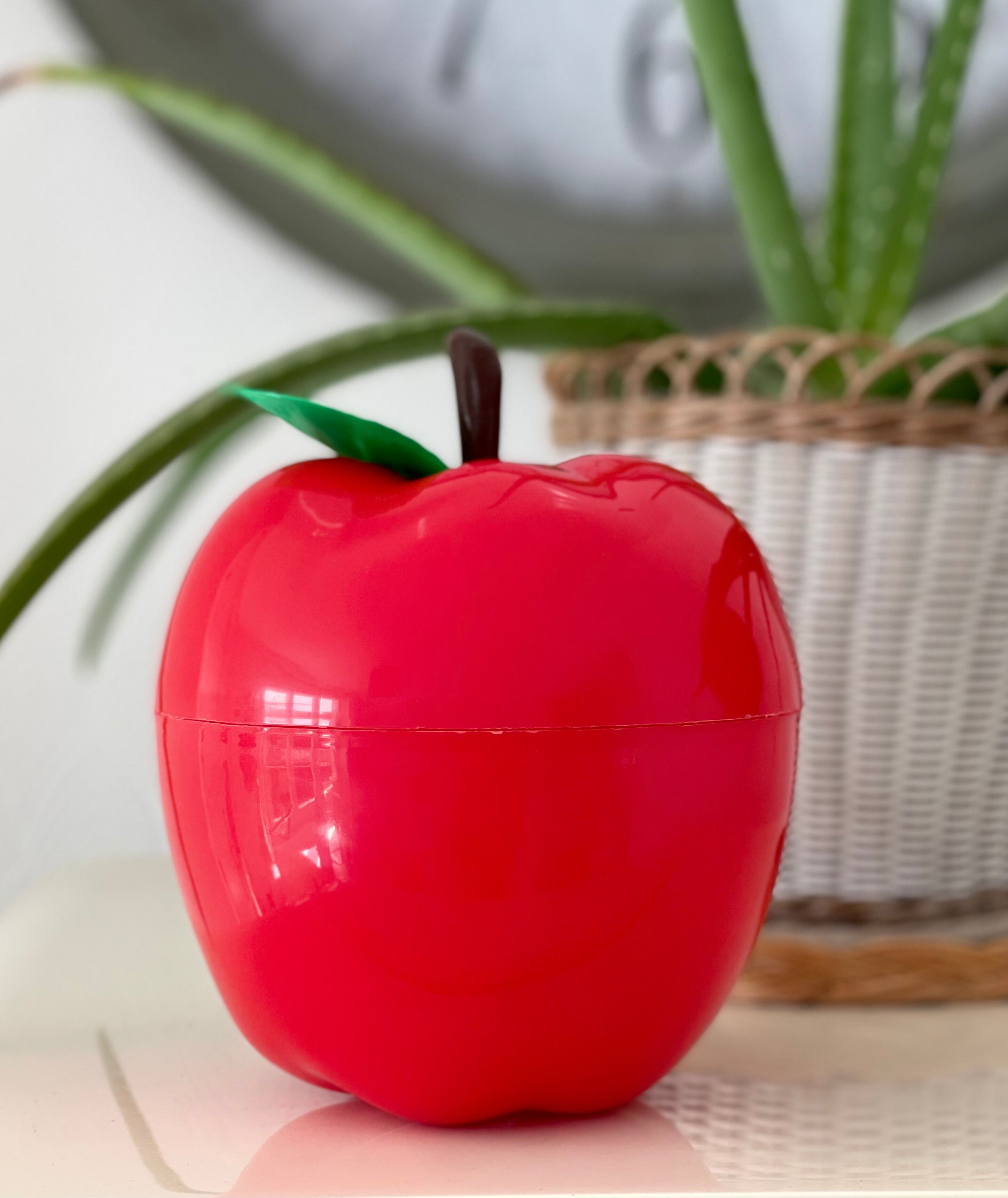 Apple ice bucket