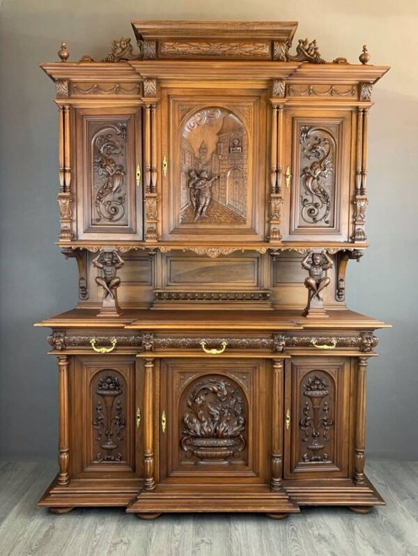 Buffet deux-corps en noyer sculpté, Style Renaissance, Fin XIXe siècle