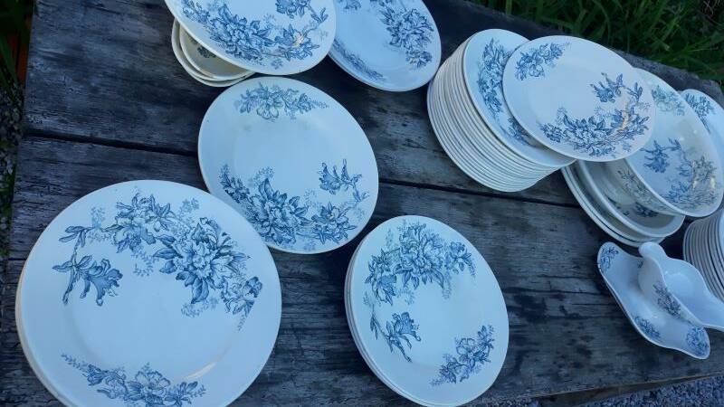 Part of the Floreal service from the Givors Earthenware Factory (Grigny Rhône)