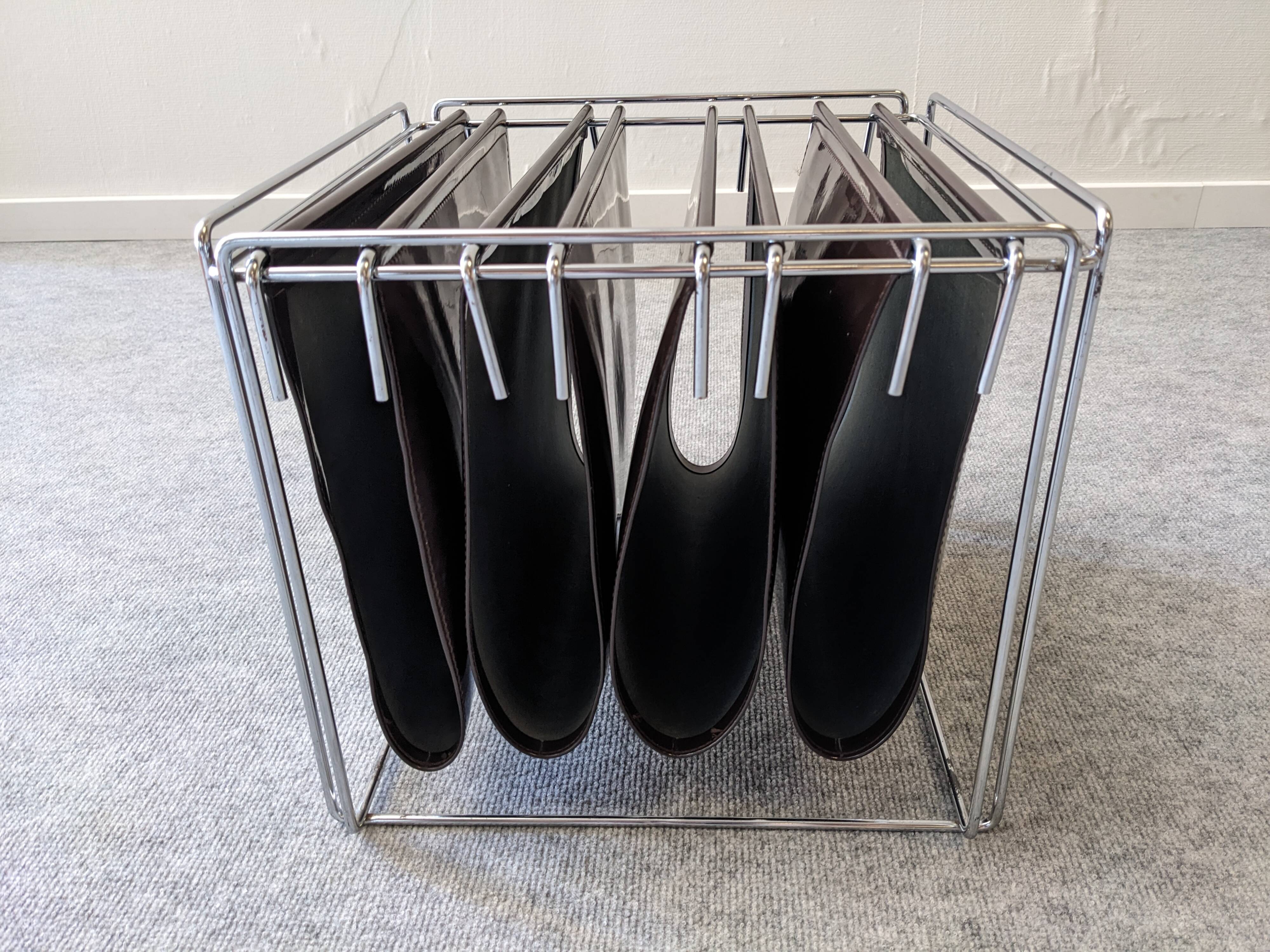 Magazine rack by Gérard Rignault for Group S.A, France around 1970.