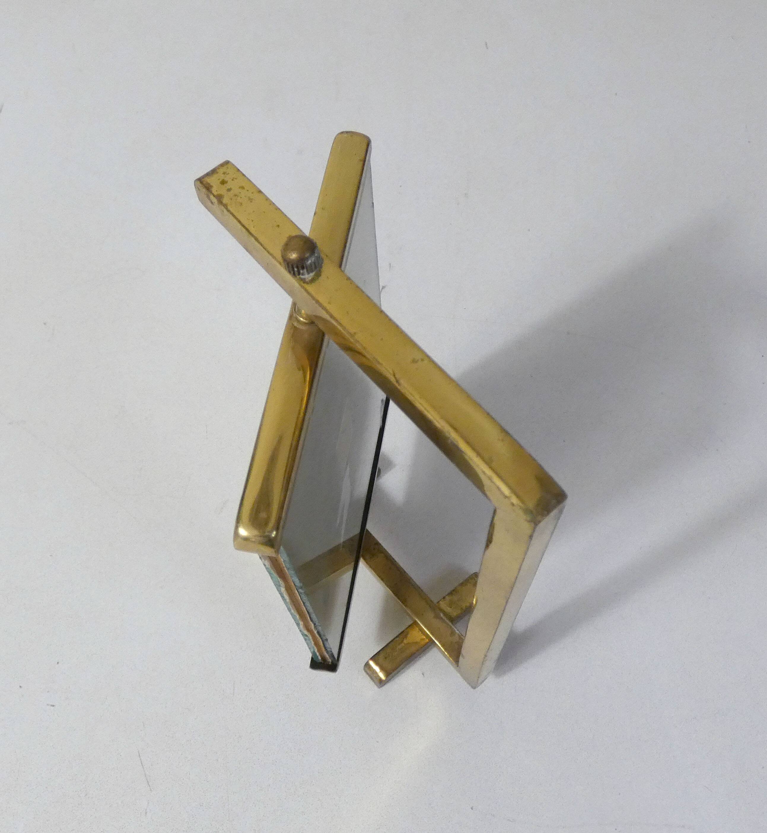 Double-sided carousel photo frame in gold metal