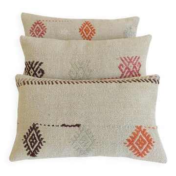 Ensemble de trois coussins en kilim en laine tissés à la main de style mauresque vintage.
