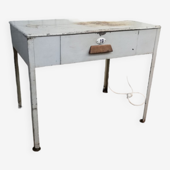 Table d'appoint vintage en métal