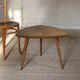 Table basse tripode forme feuille en chêne vintage