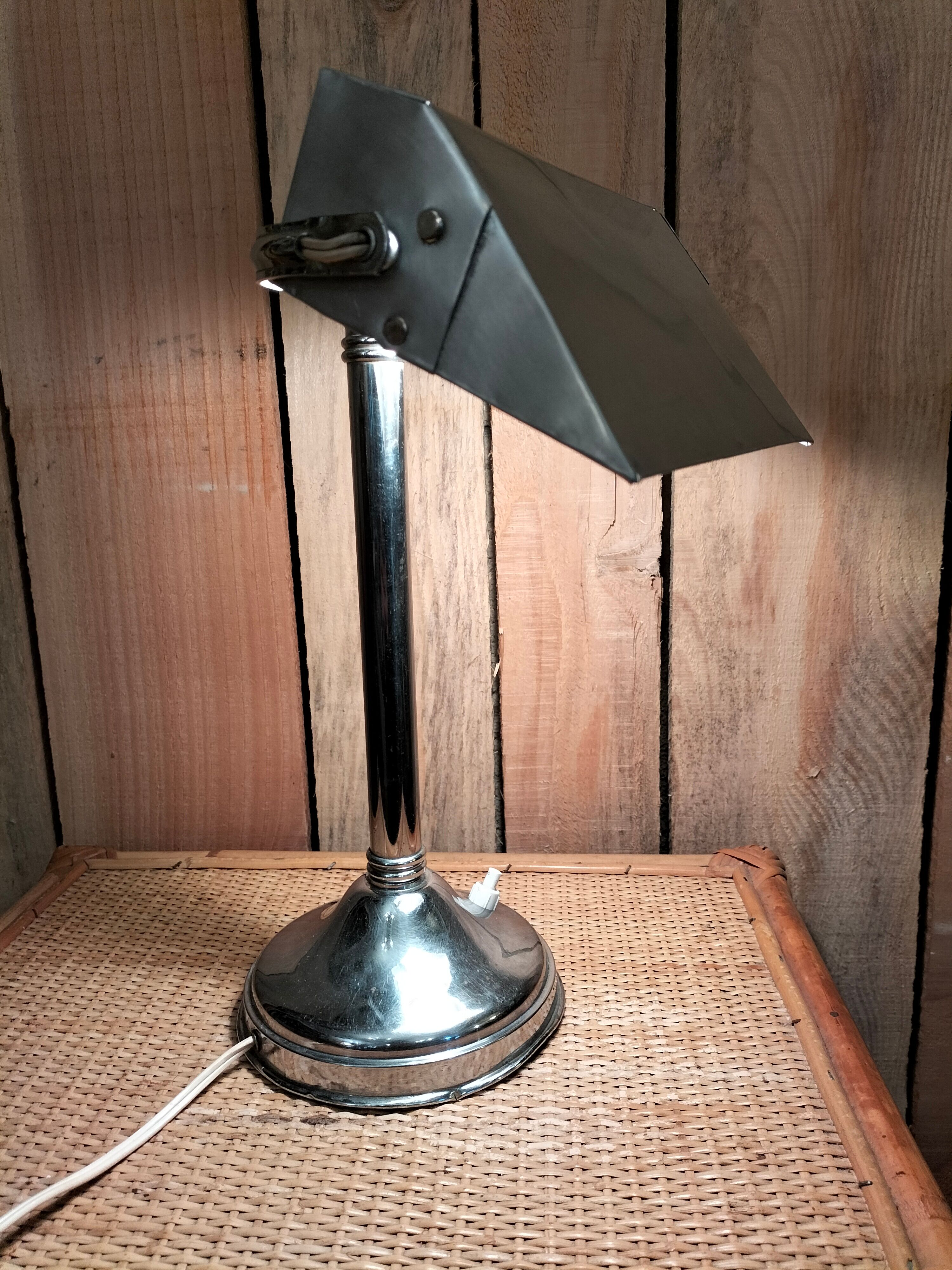 Desk lamp