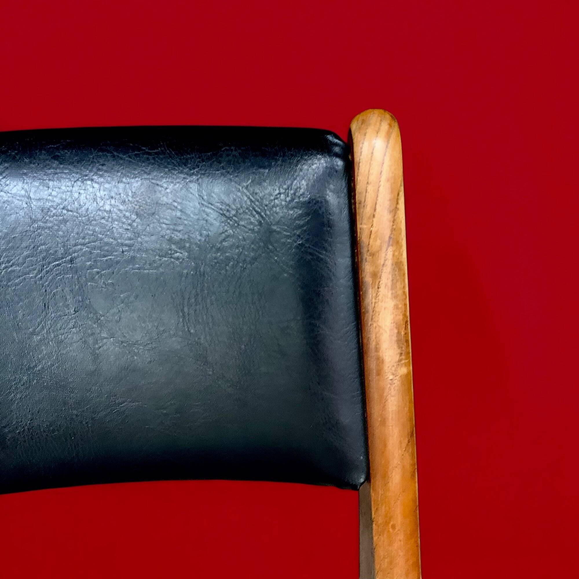 Pair of Scandinavian chairs in wood and black skai