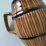 Pichet en barbotine tonneau, années 50