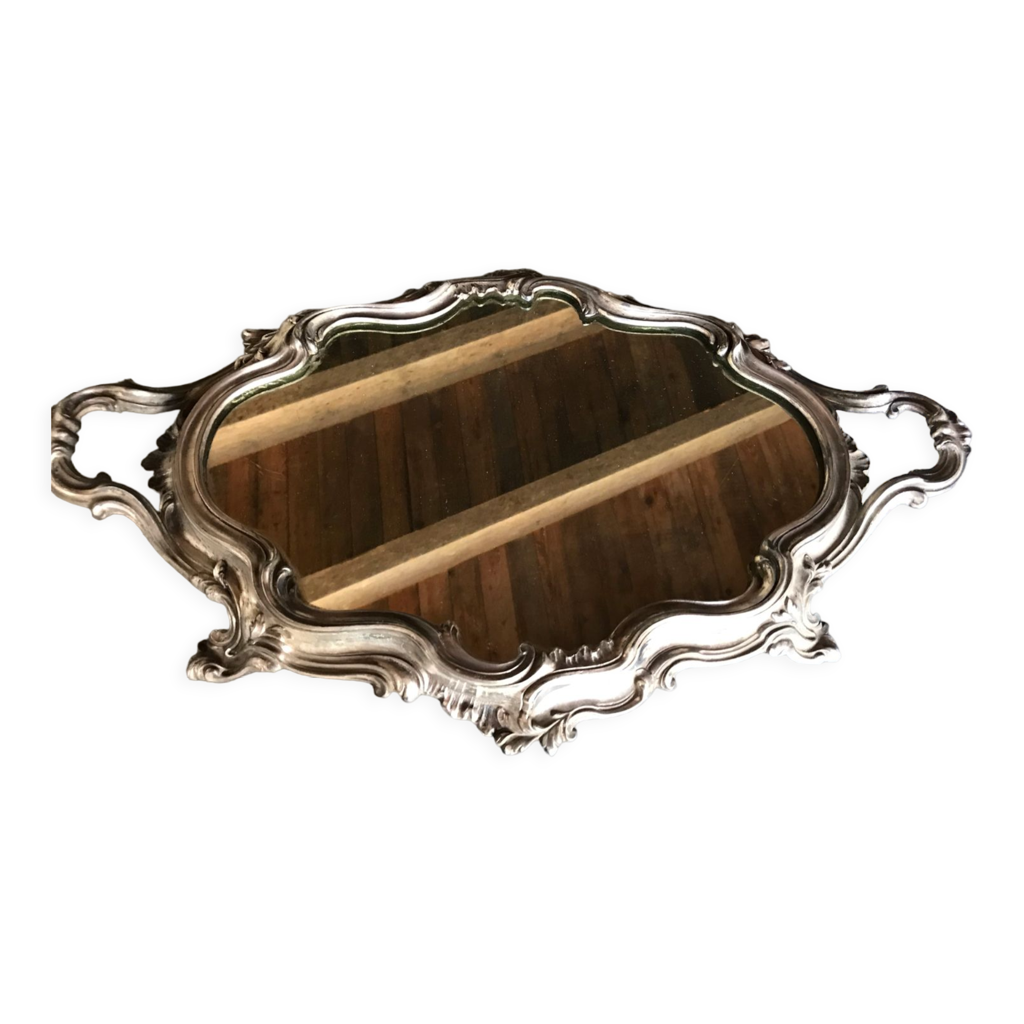 Mirror tray regulates it