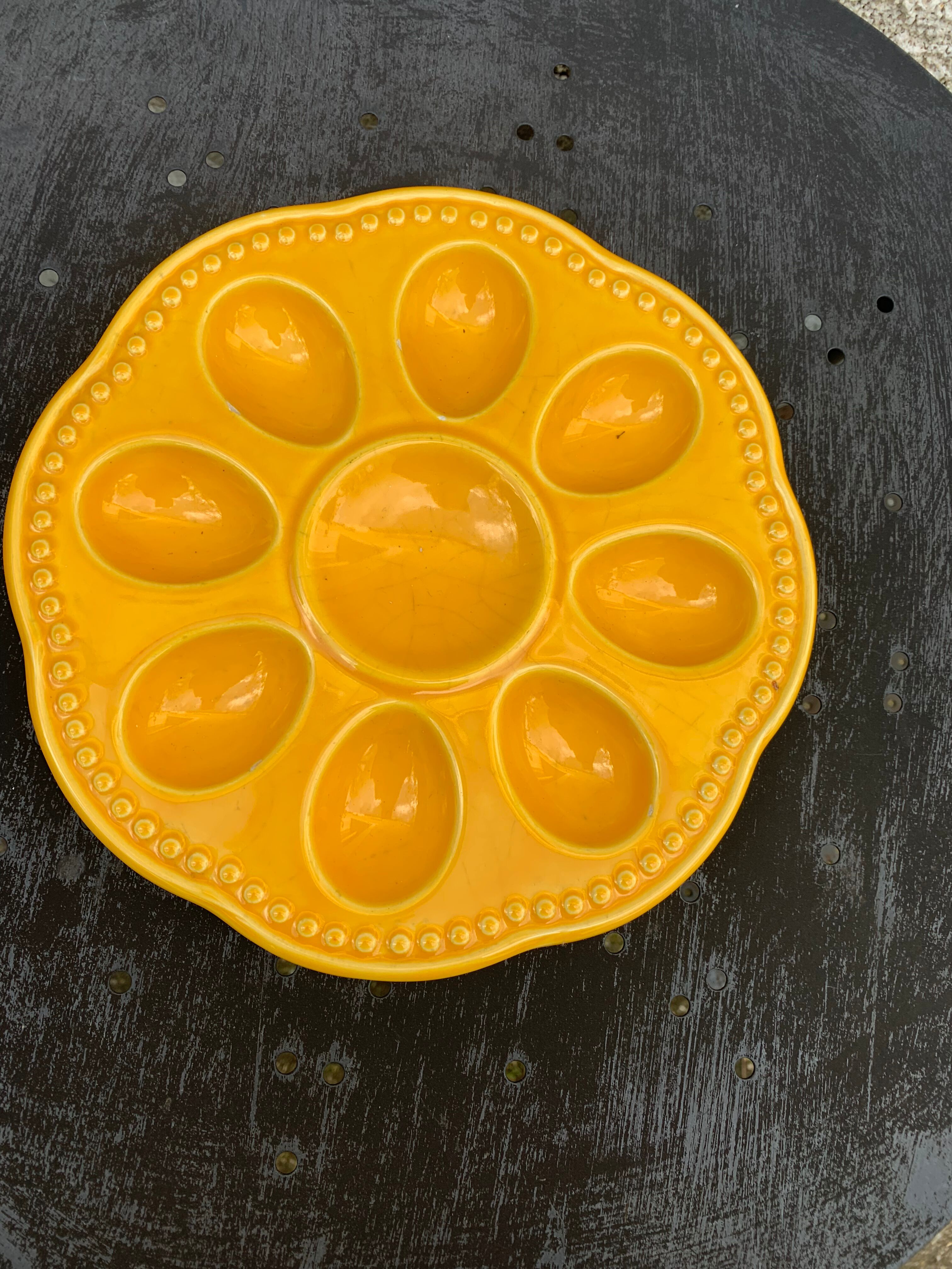 Flat plate, for 8 eggs in glazed ceramic slurry vintage yellow slip