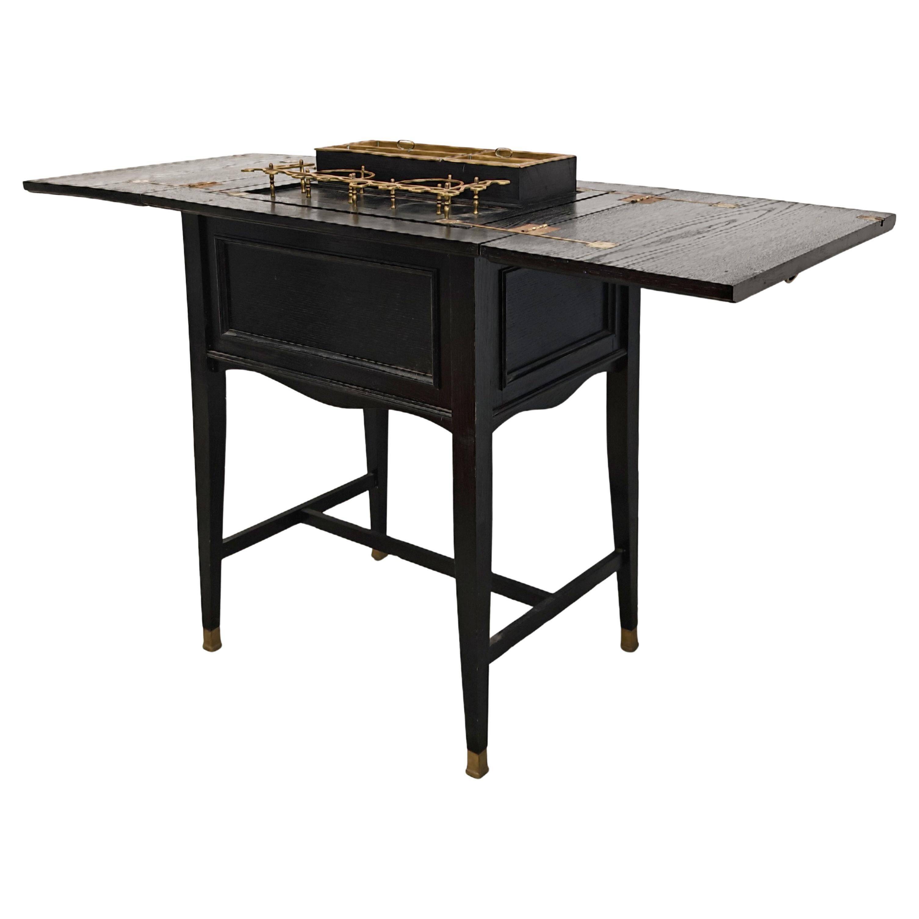 Cabinet de bar Sécession de Vienne en chêne noirci et laiton 1910