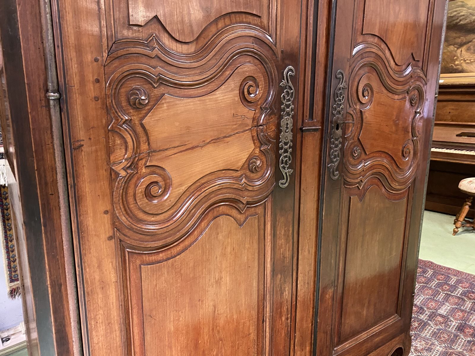 Louis XV walnut cabinet - 18th century
