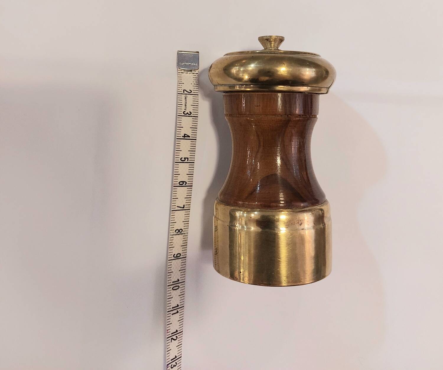 Varnished wood and brushed brass pepper mill