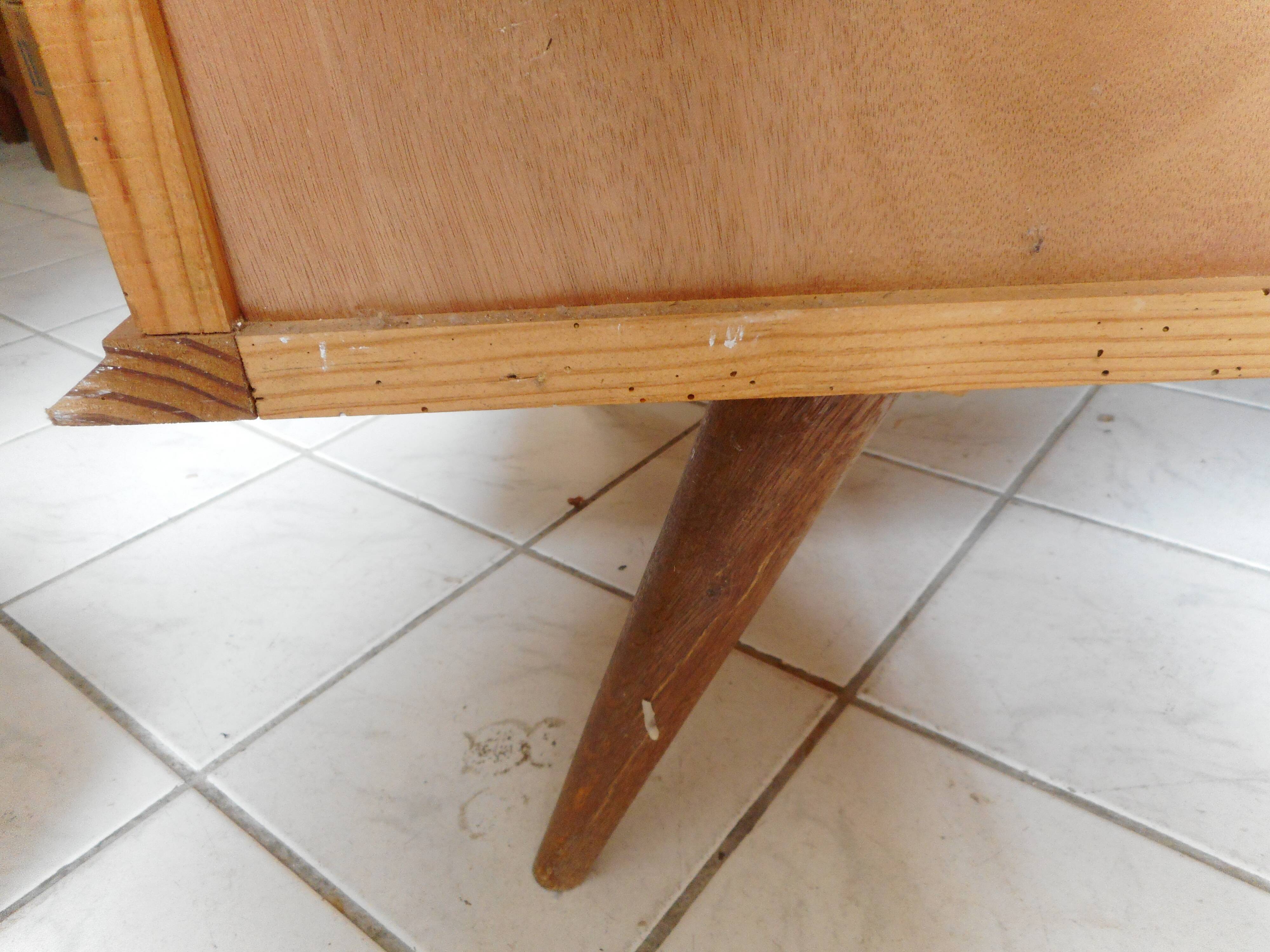Commode bois clair pieds compas