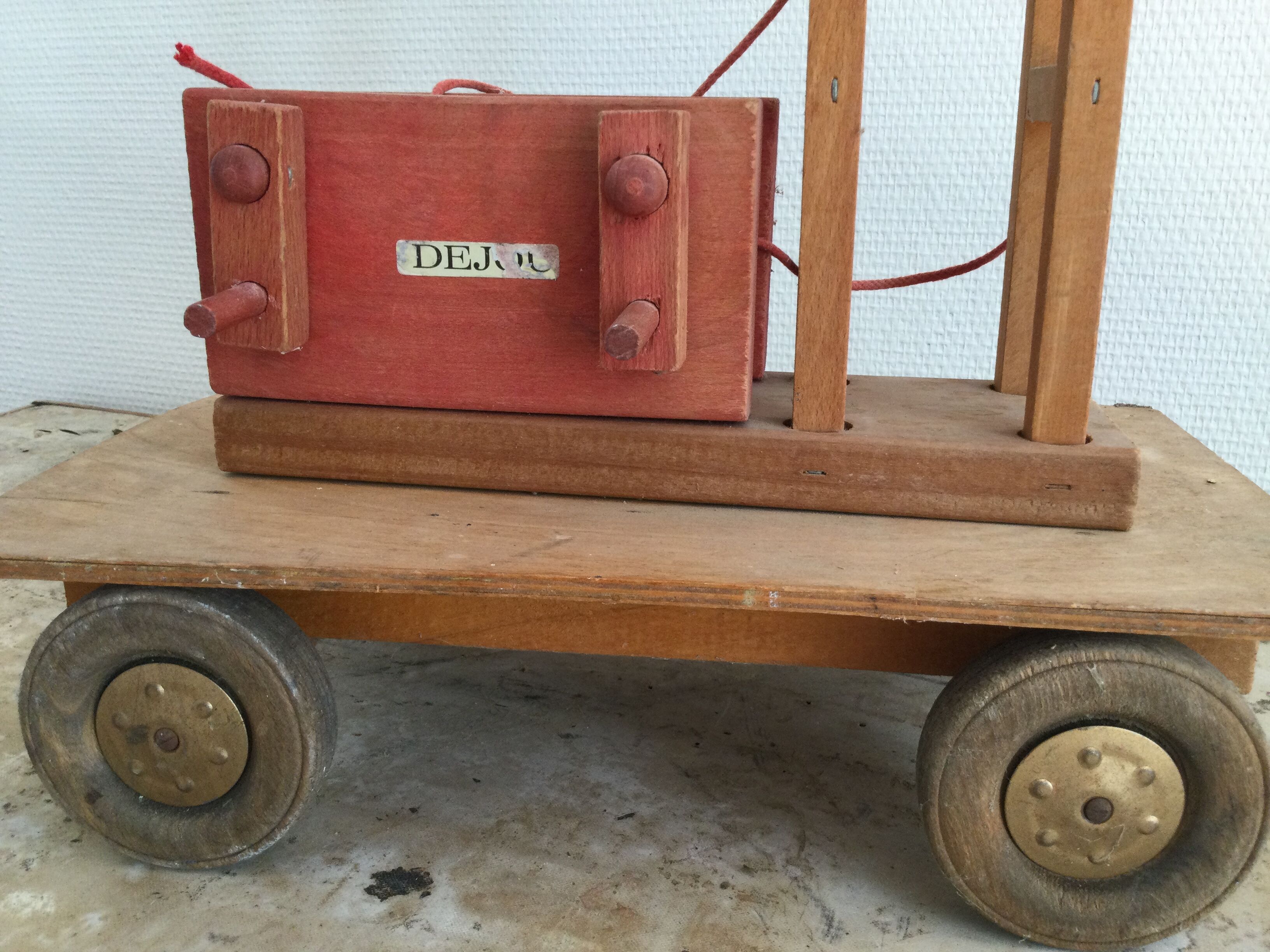 Old Wooden Crane Dejou