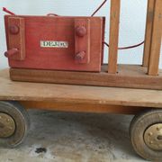 Ancienne grue en bois Dejou