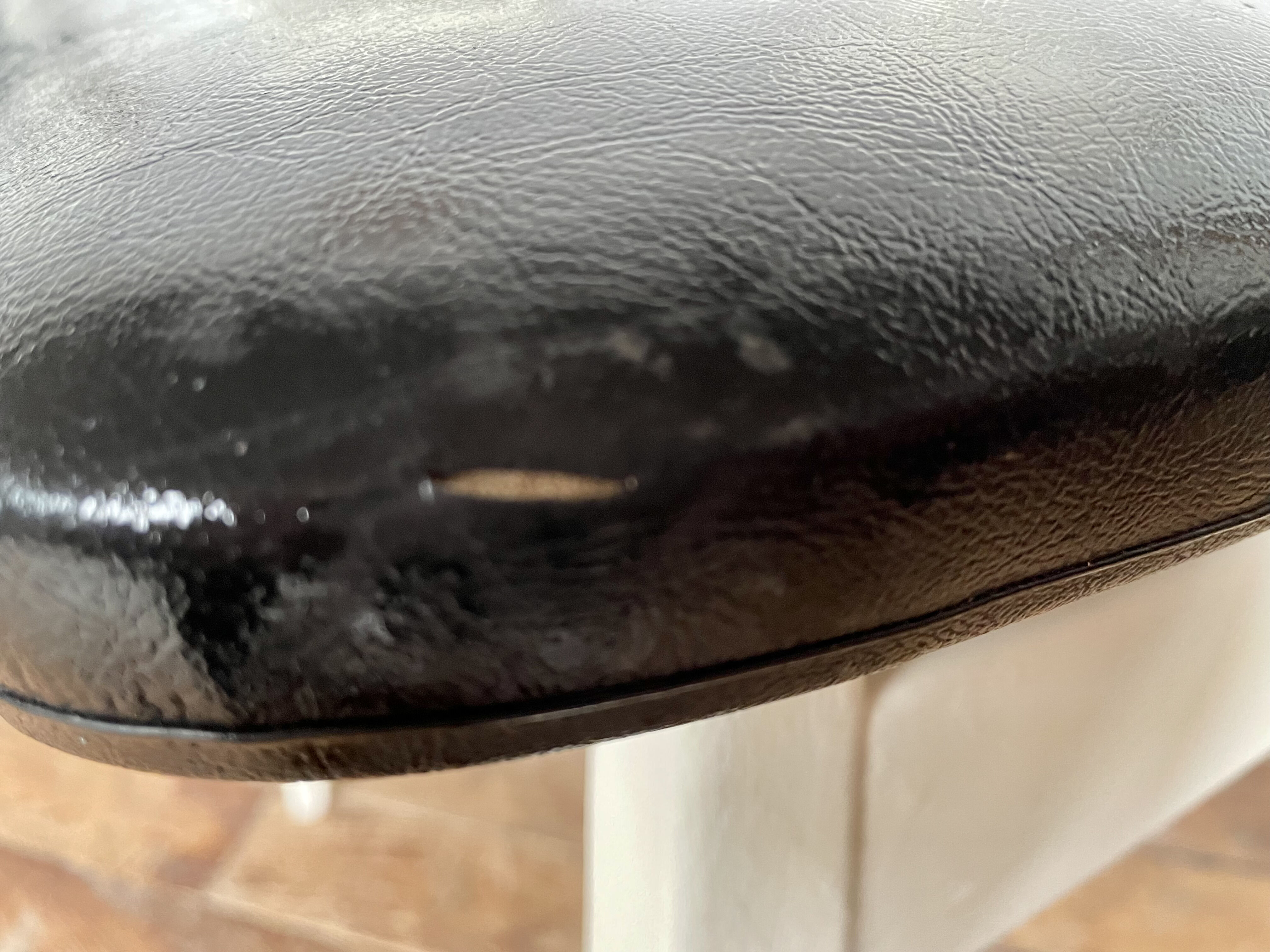 Series of 4 white and black Scandinavian chairs Ingrid from Stella 1960.