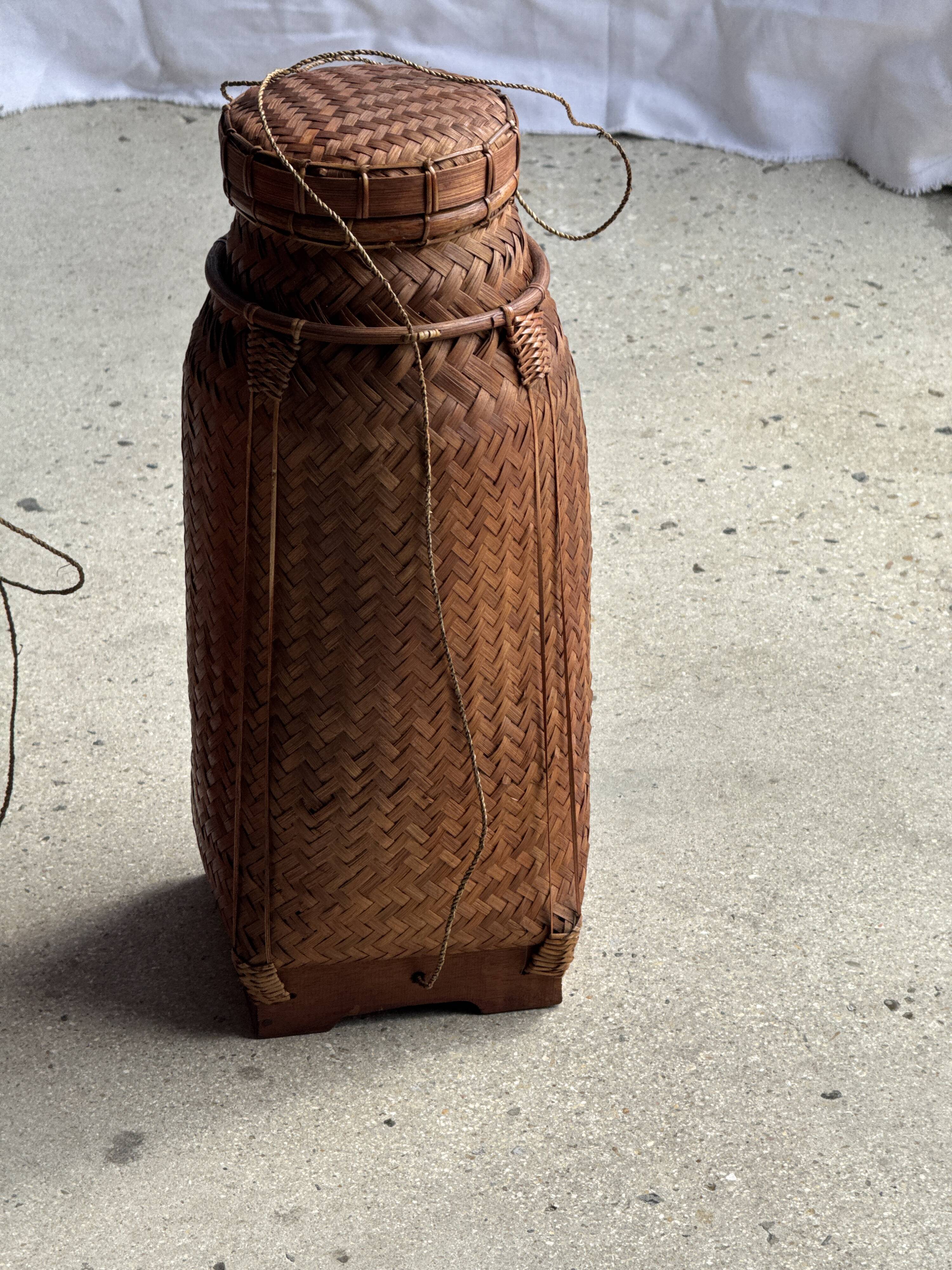 Small traditional Balinese basket with cords H47 D19 0.5kg