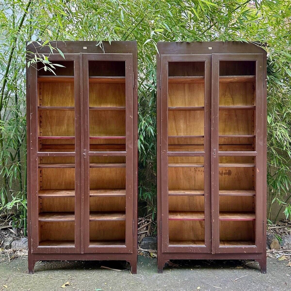 Italian Brown and Burgundy Lacquered Display Cabinets, 1890s, Set of 2