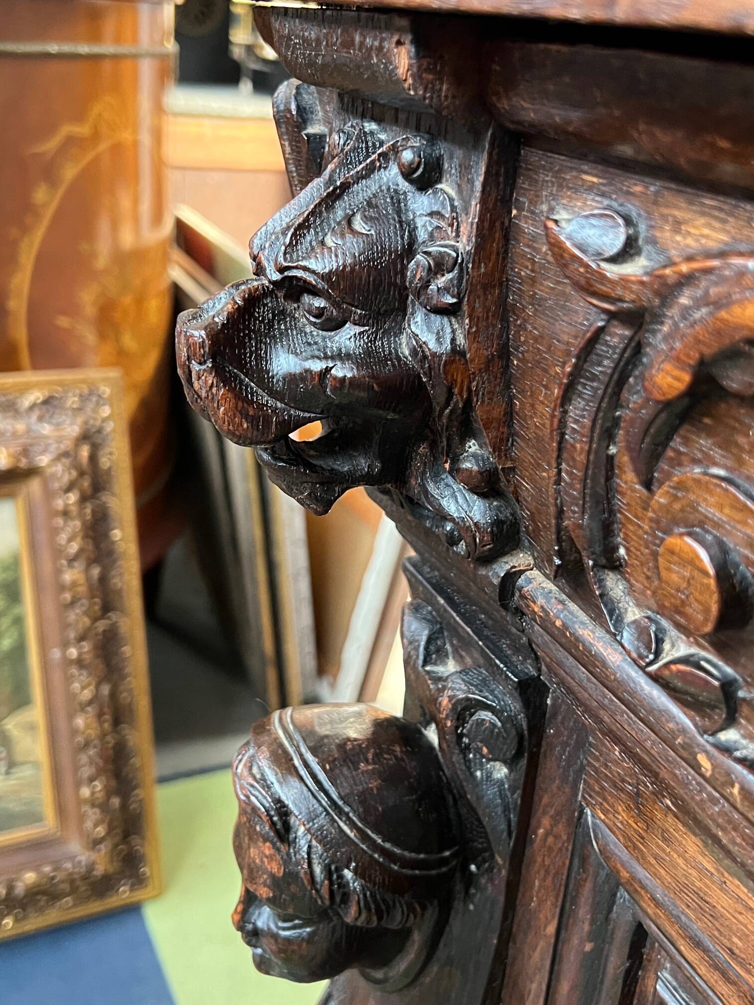 Commode de style Renaissance.