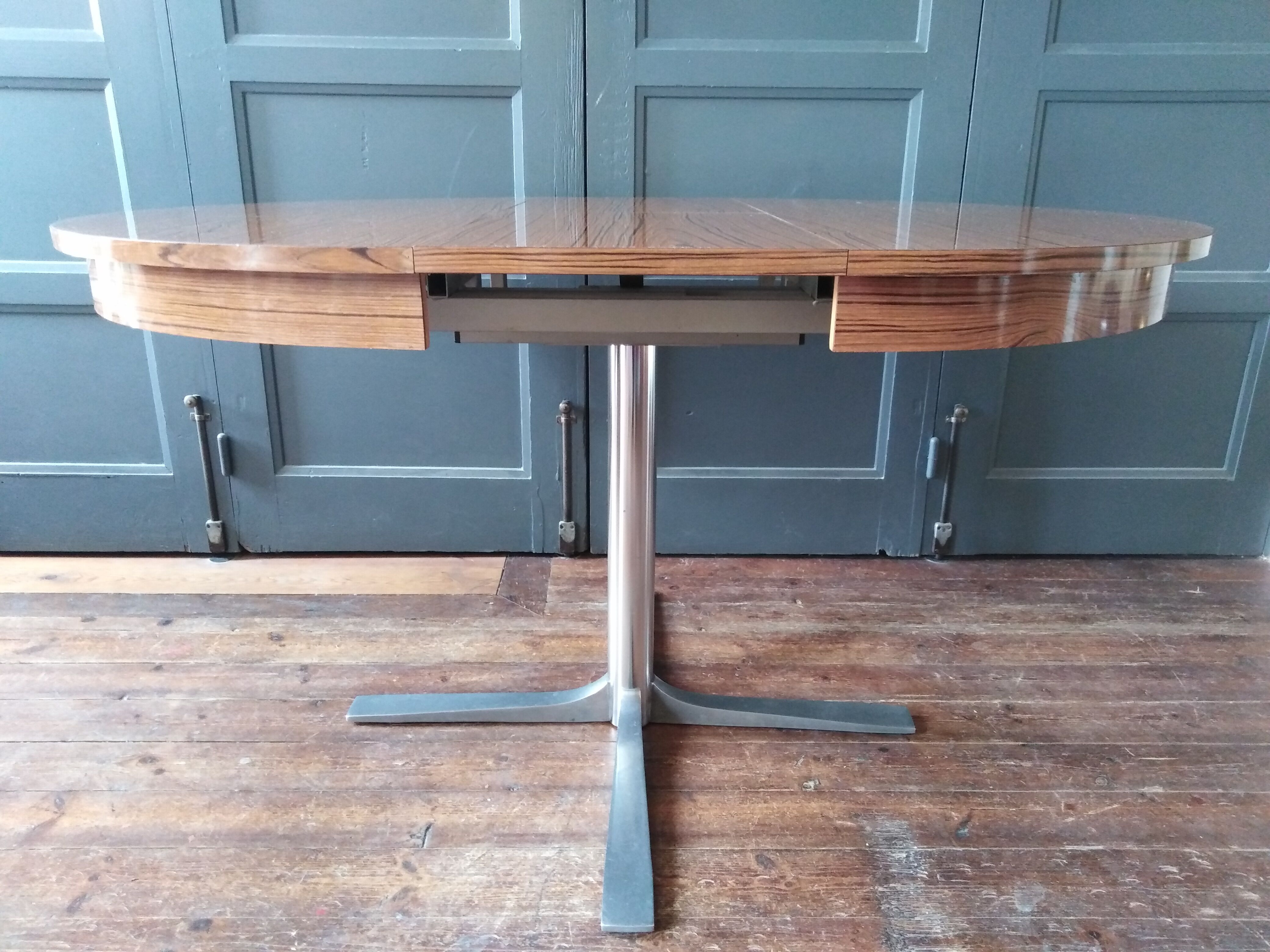 Vintage round table with extensions 1970