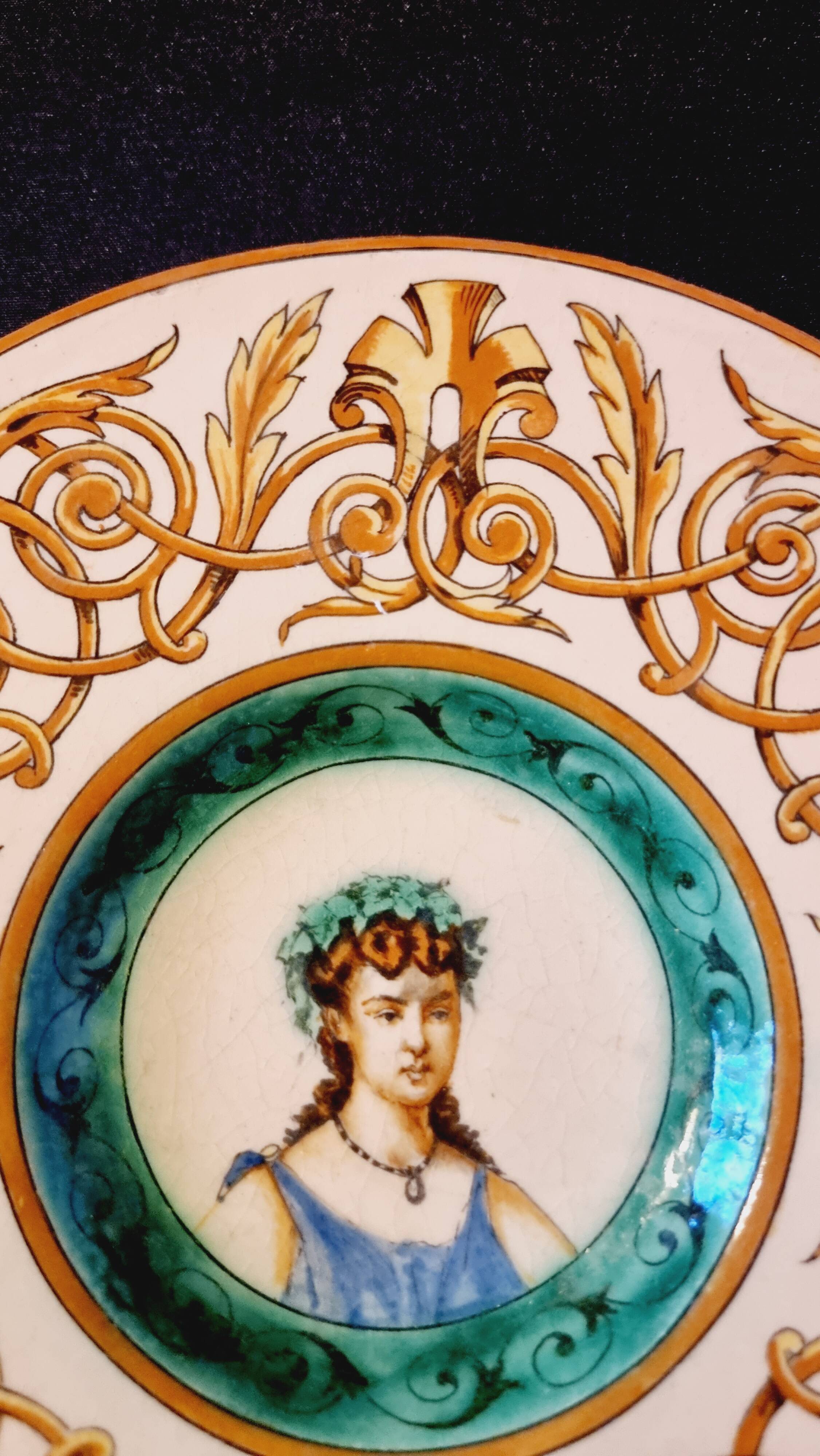 Italian faience plate with a female portrait decoration, Renaissance style.