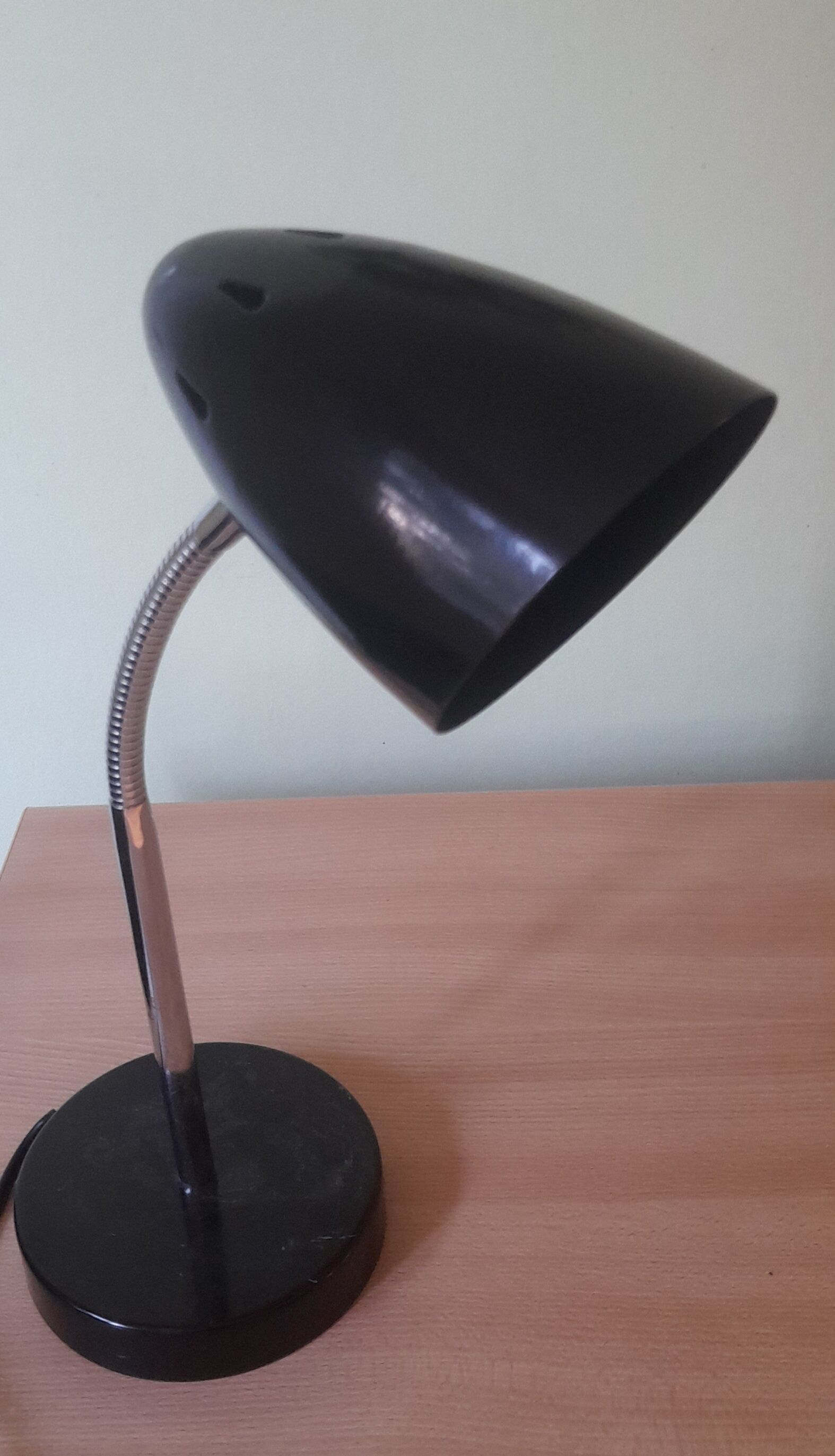 Flexible articulated lamp