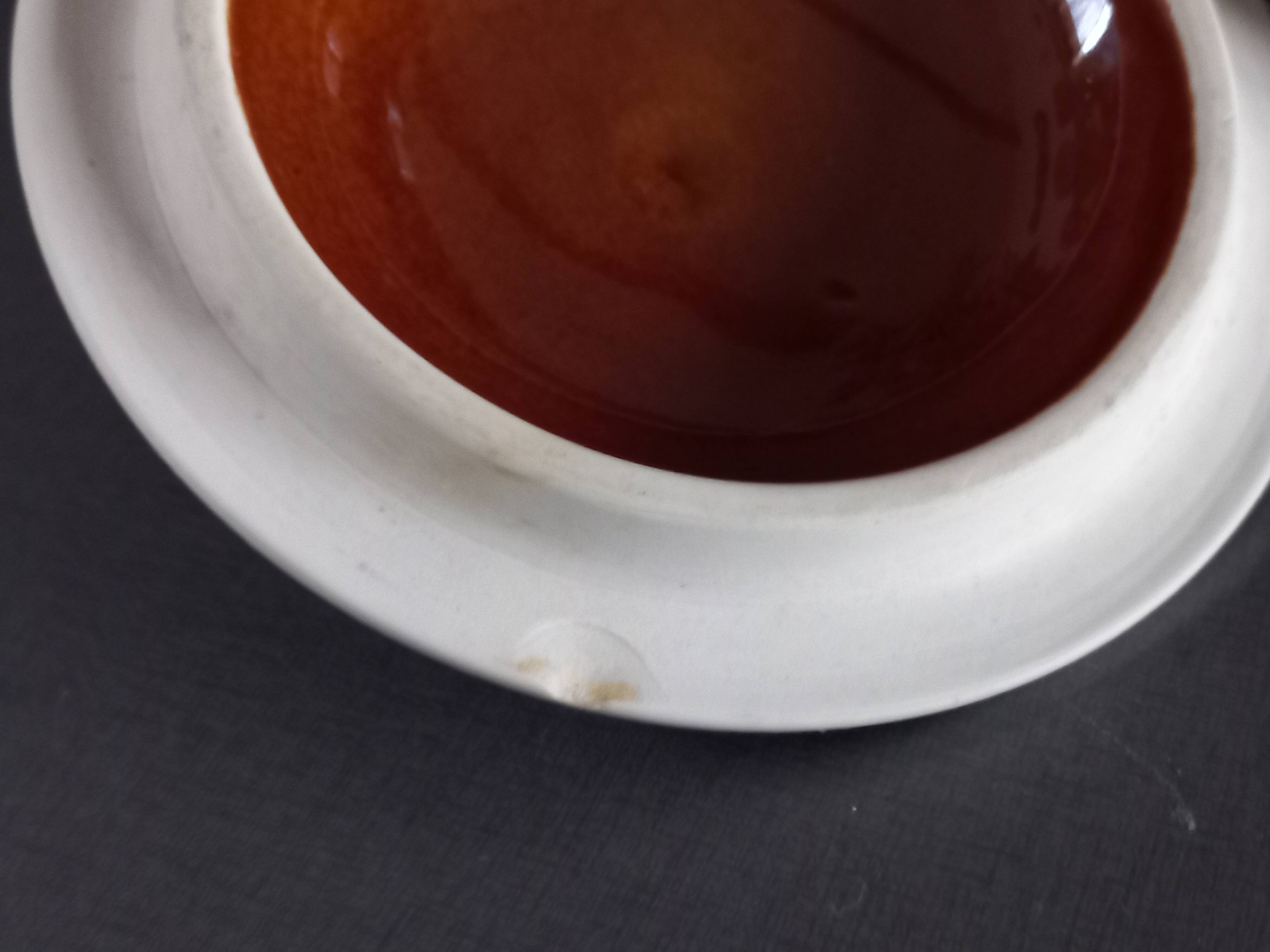 Stoneware pot with lid