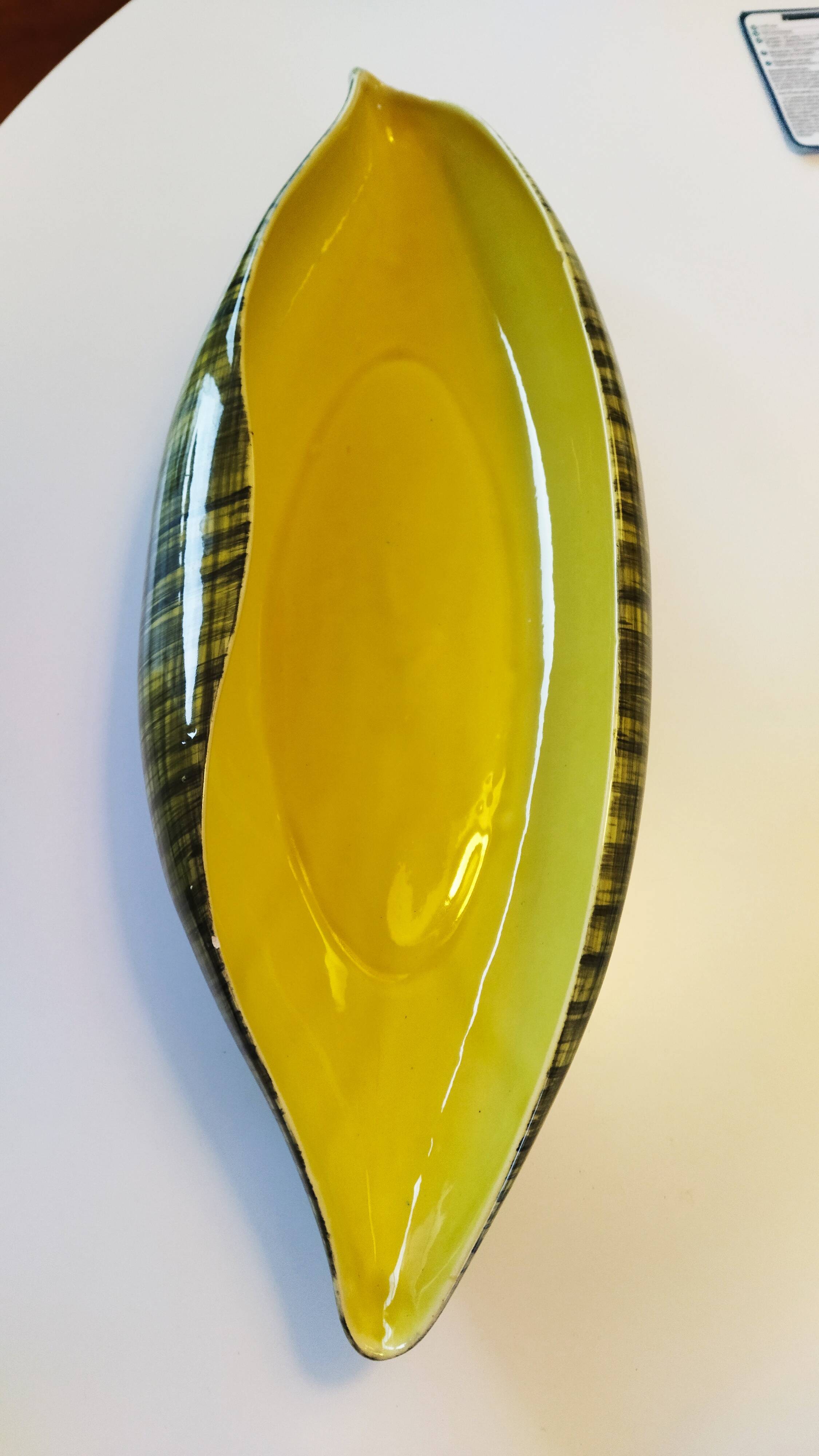 Set of three 1950s paddle cups