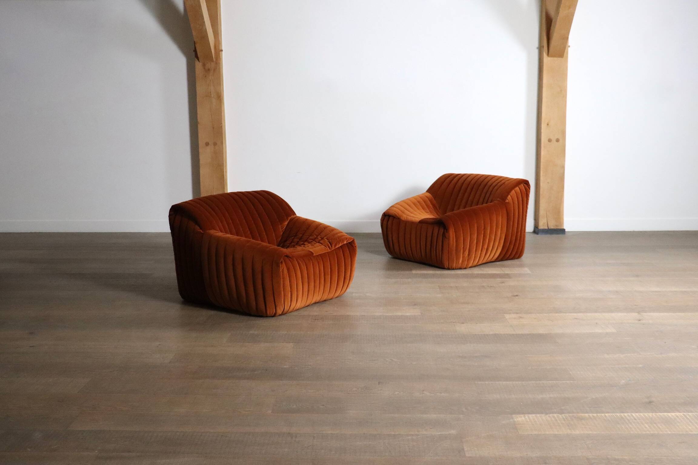Pair of Cinna Sandra lounge chairs in velvet by Annie Hieronimus, 1970s