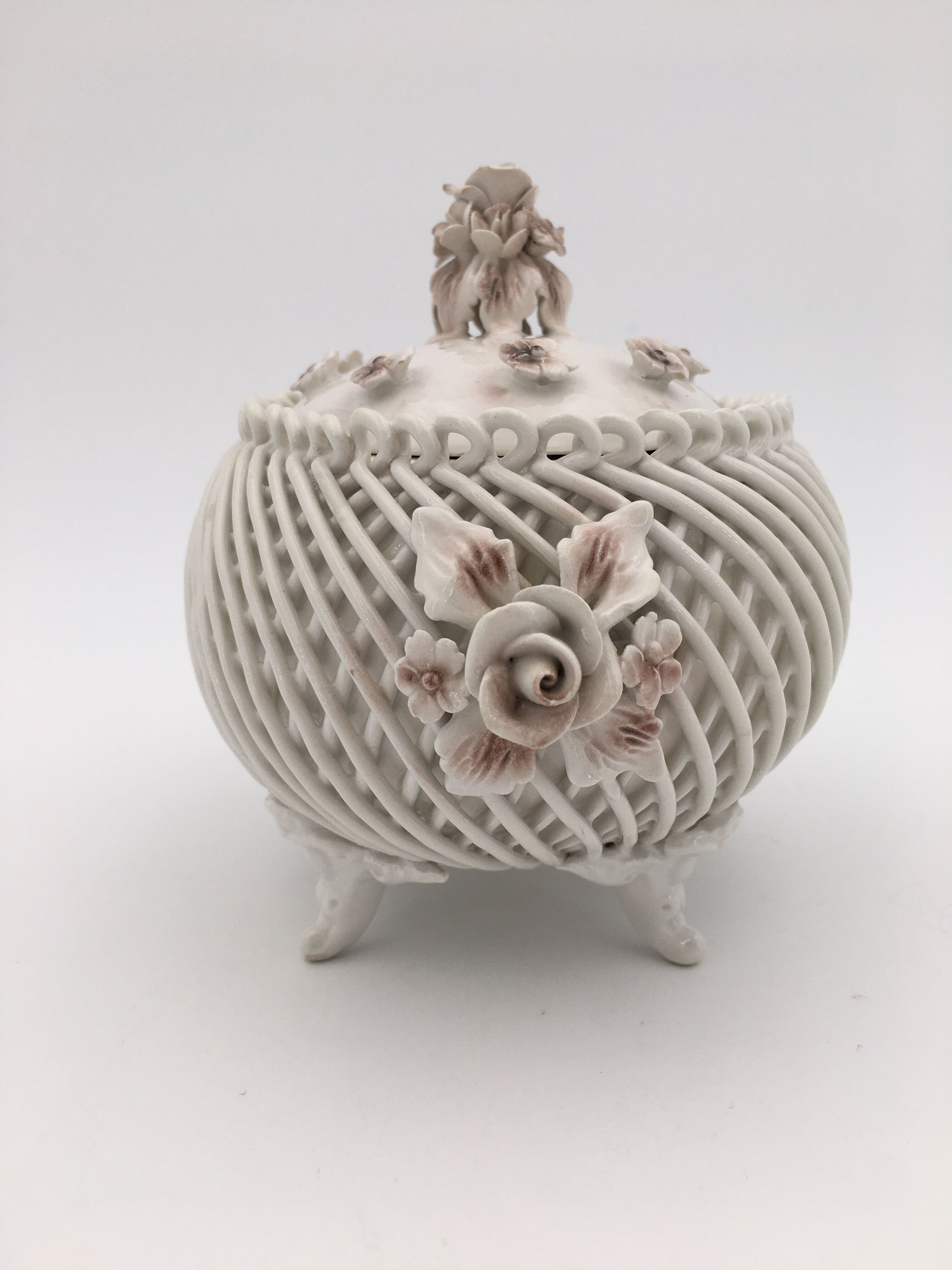 Ancient woven porcelain box, signed C.V.A - early 20th century