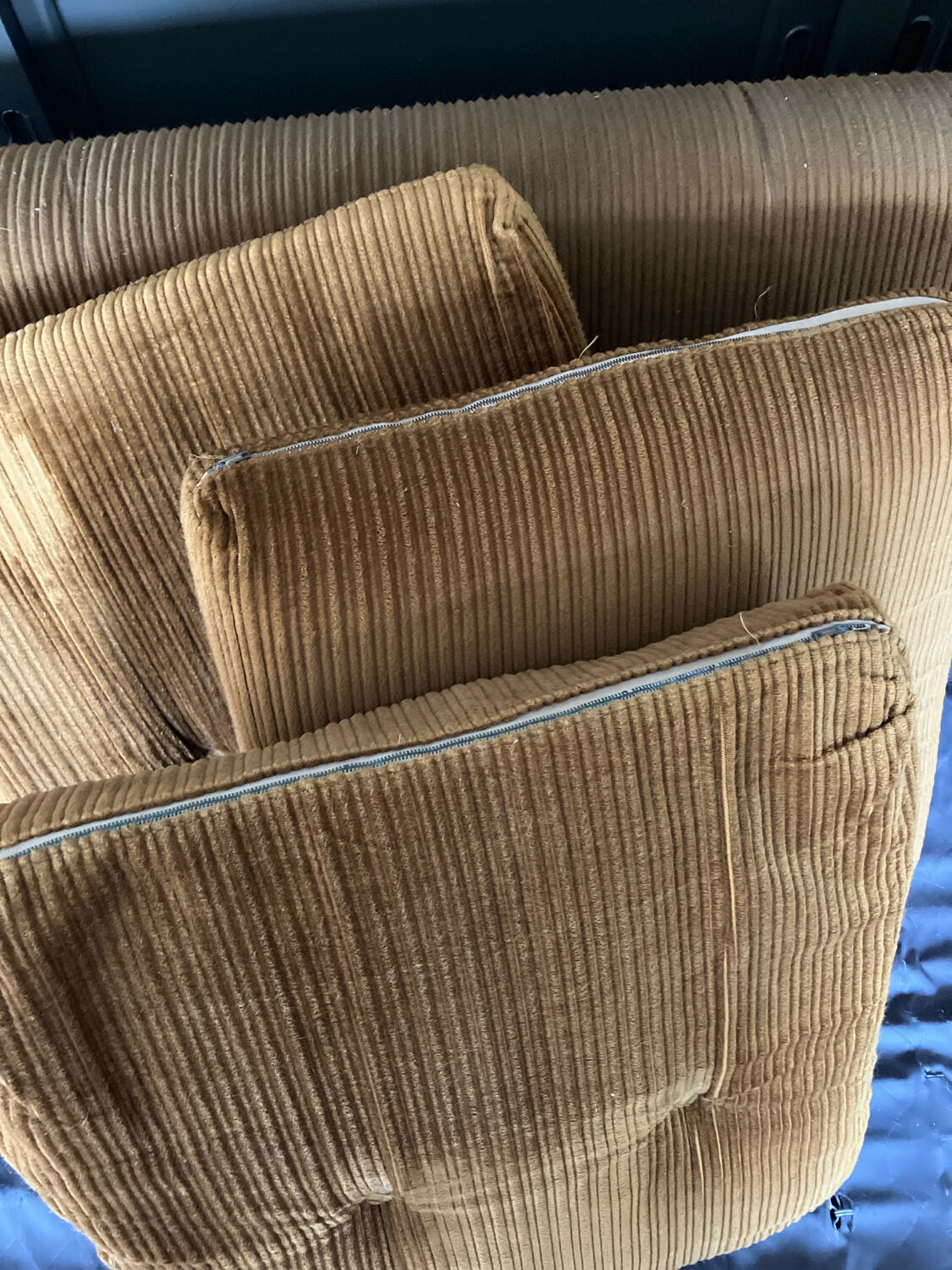 3-seater velvet sofa bed