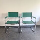 Paire de fauteuils en simili cuir et chrome