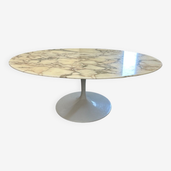 Table basse ovale Saarinen édition Knoll marbre Calacatta années 70
