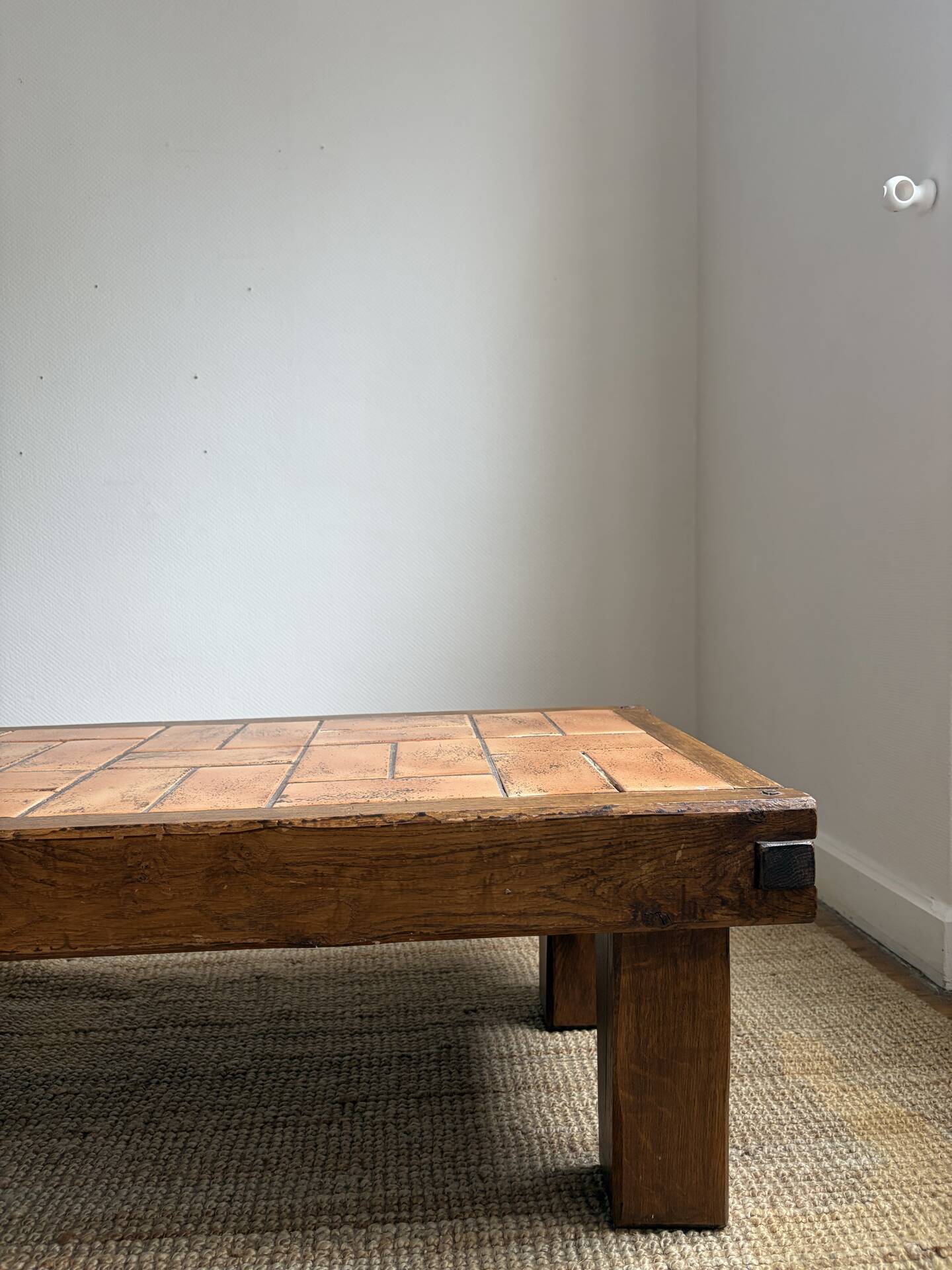 Table basse brutaliste