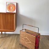 grand porte-revues en osier / rotin et fer noir années 70