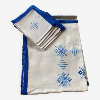 Tablecloth and its 6 hand-embroidered napkins