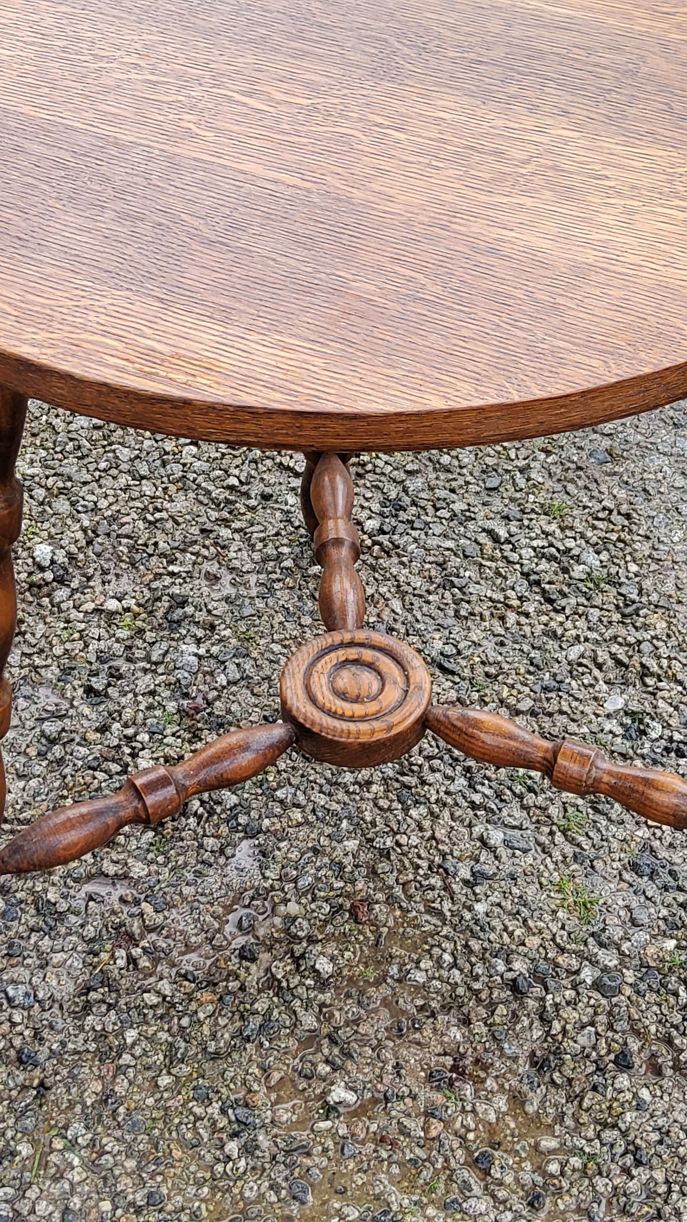 Pedestal table of the 60s in beech and oak