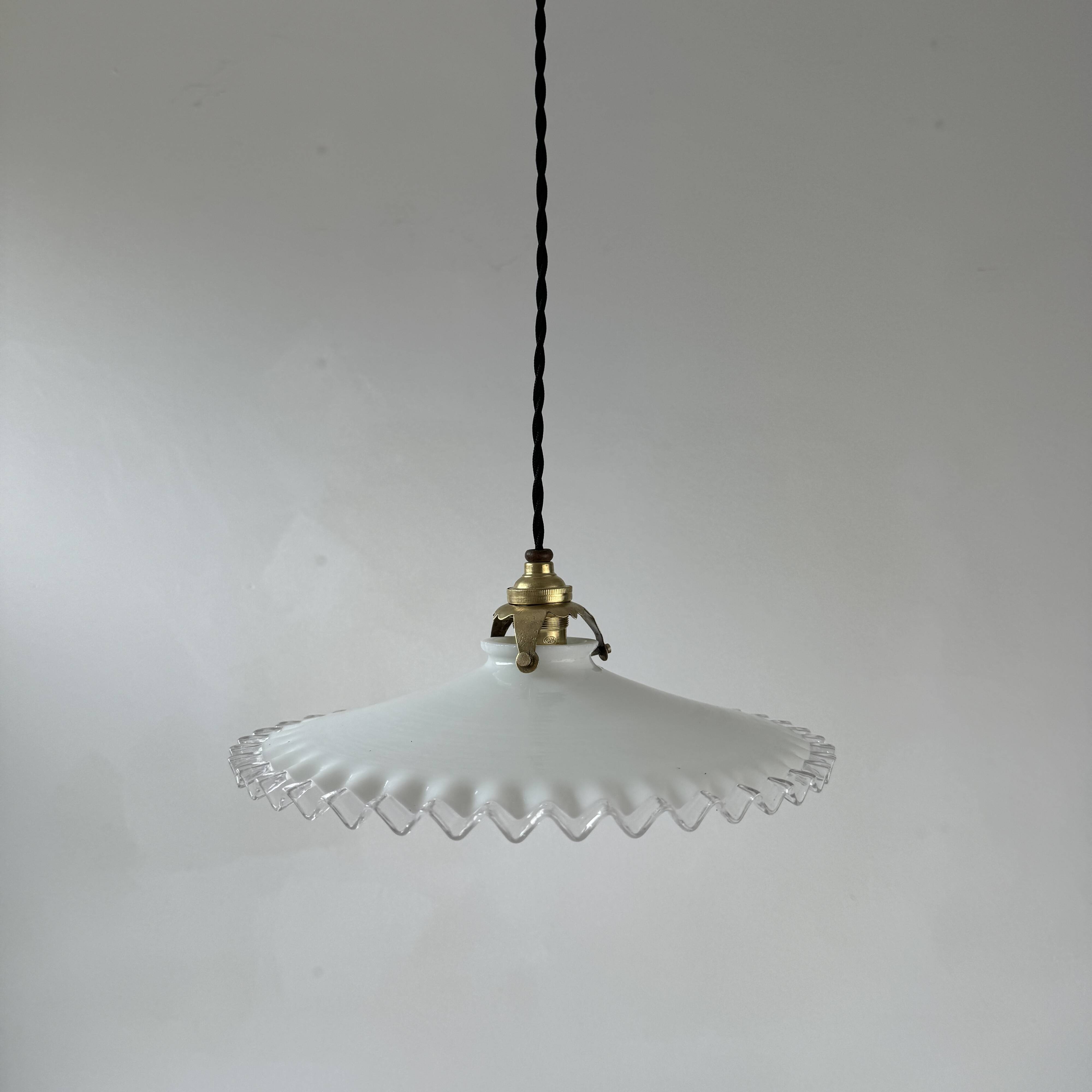 Old opaline laced suspension 26.5 cm vintage