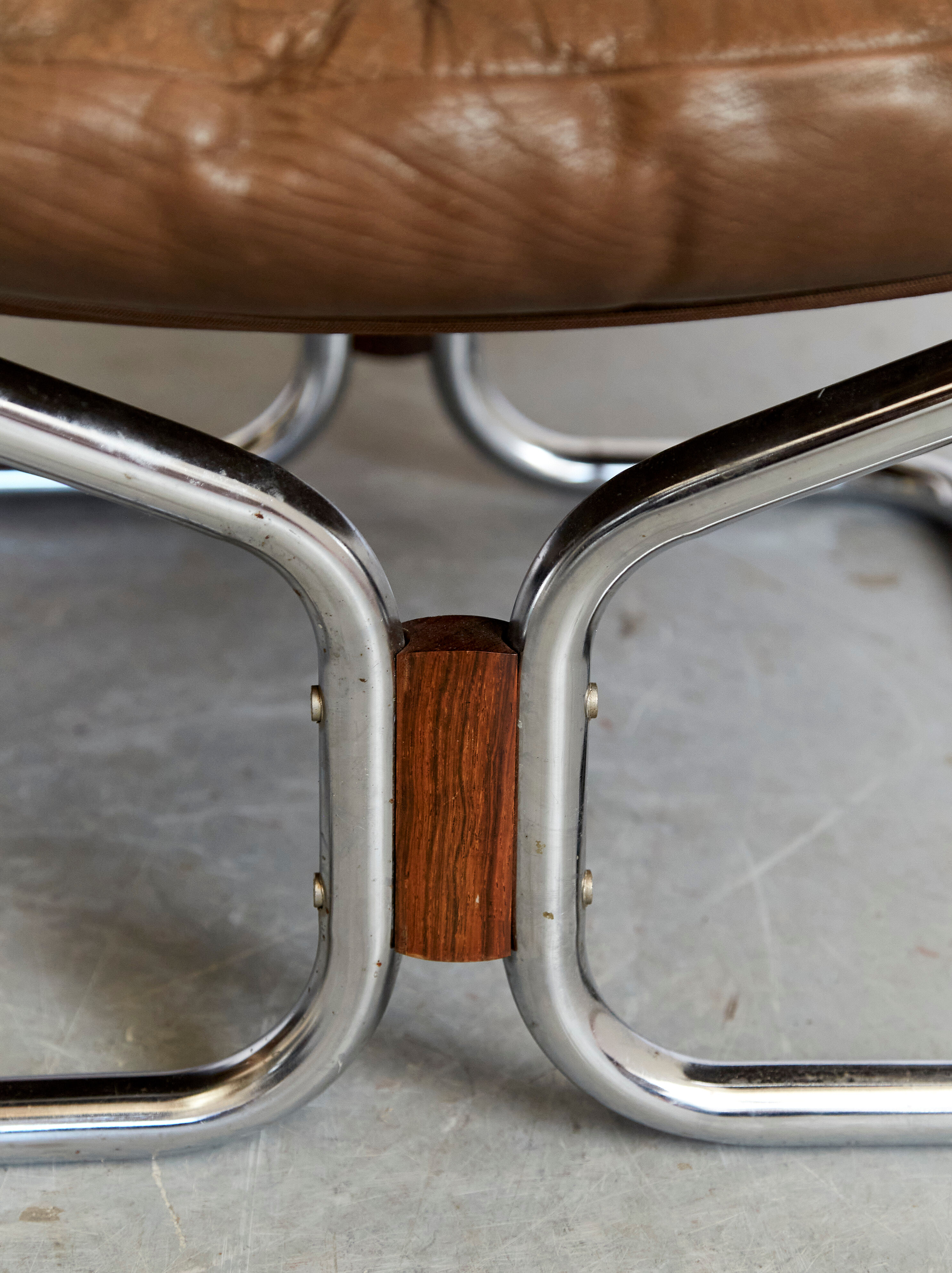 Fauteuil et ottoman design Harald Relling édité par Langlos Möbelfabrik