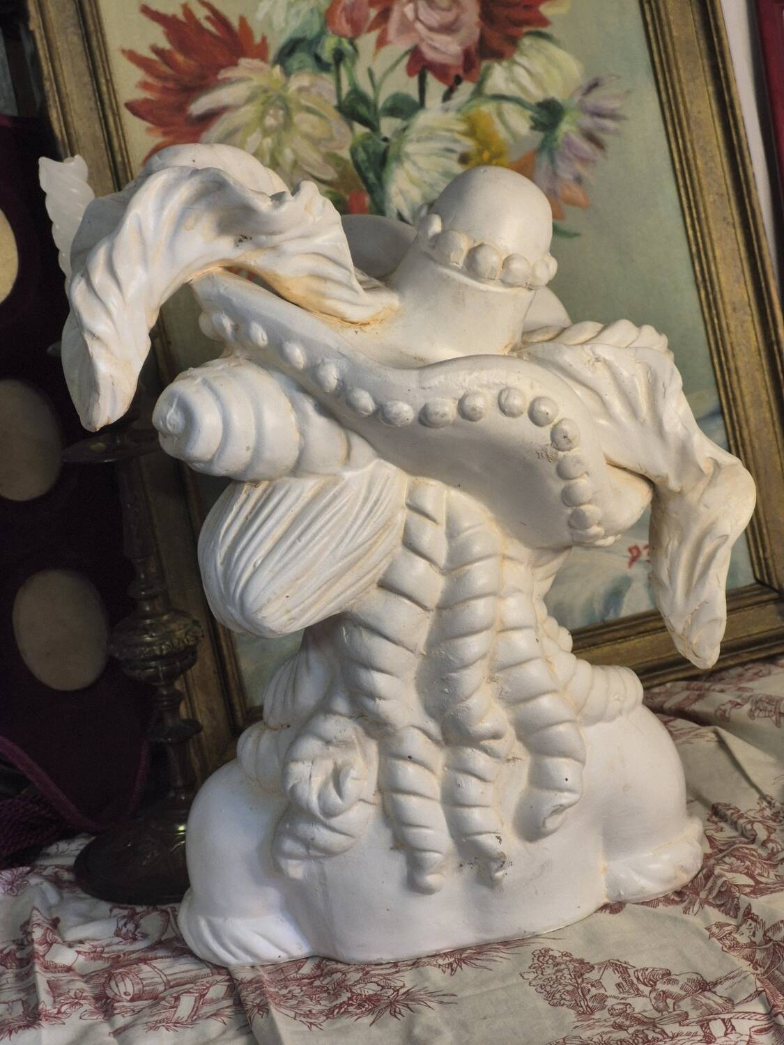 Bust of a woman with a hat