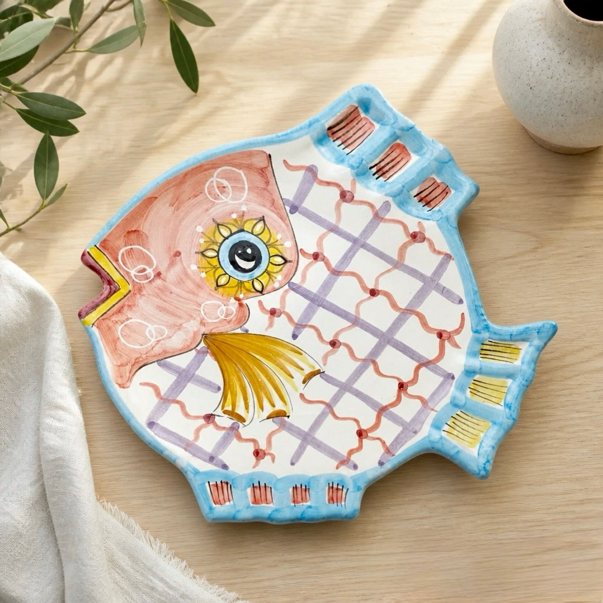Hand-painted ceramic fish plate – Vietri sul Mare, Italy