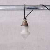 Petites suspensions du milieu du siècle en verre opaque et en laiton (4 disponibles)
