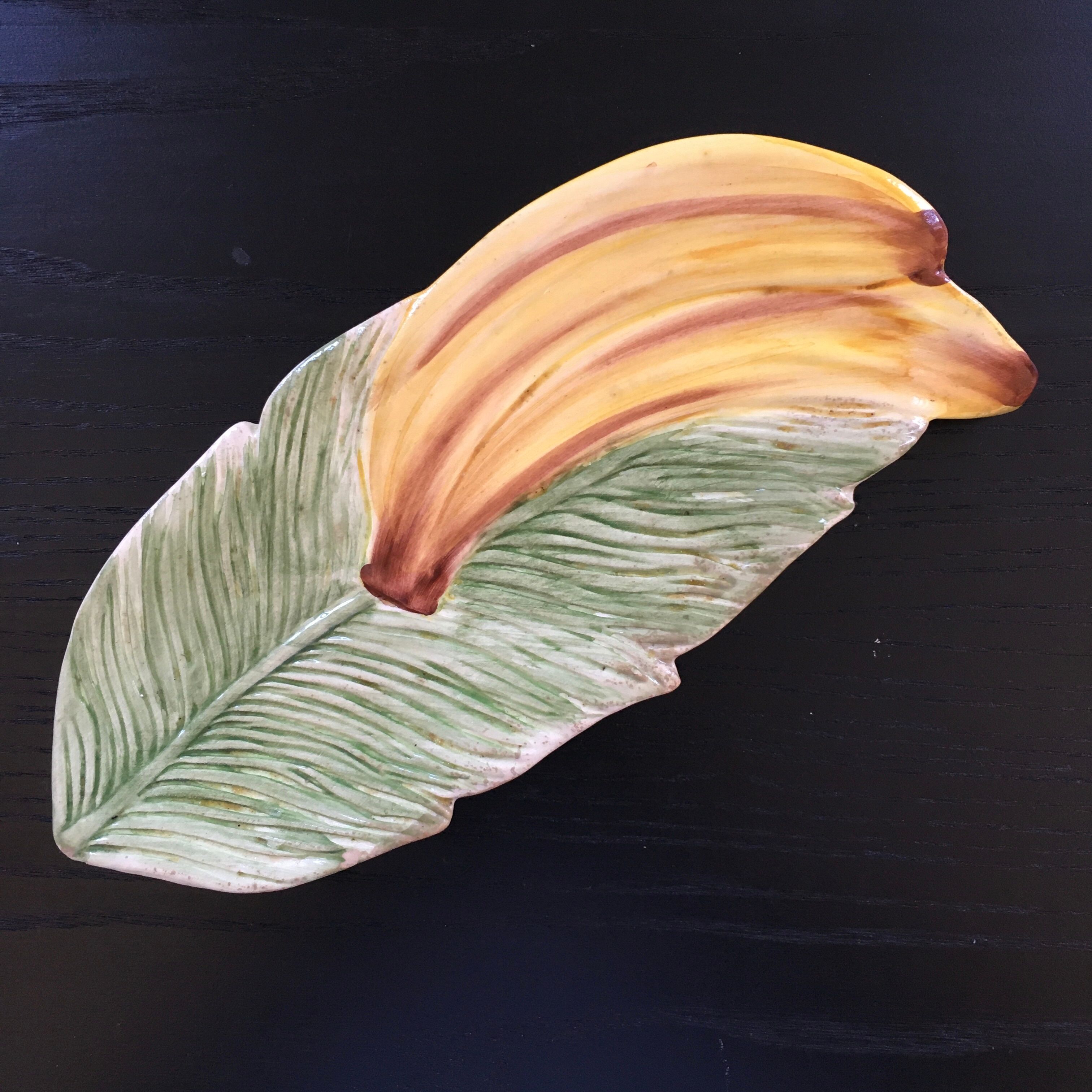 Banana-shaped slipcase in slipcase